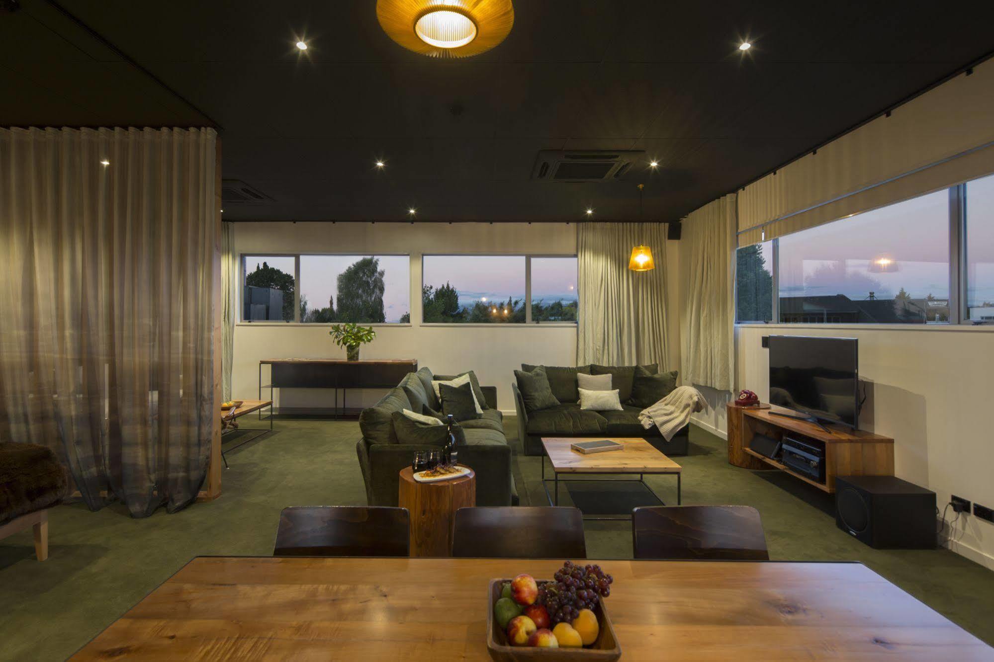 The Cinema Suites Te Anau Exterior photo